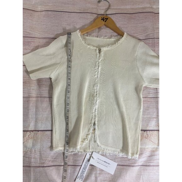 NWT Mis Inns OOT Beige Short sleeve Raw Hem Full Front Zip Blouse - Small - Picture 6 of 10